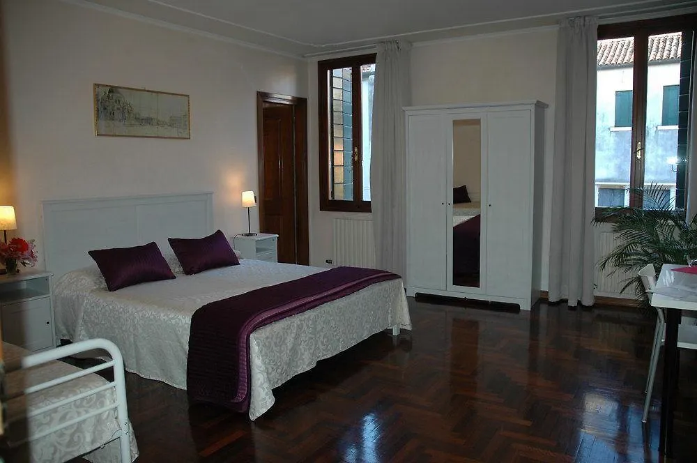 Guest House Ca' Dell'Angelo 2*, Venice Italy